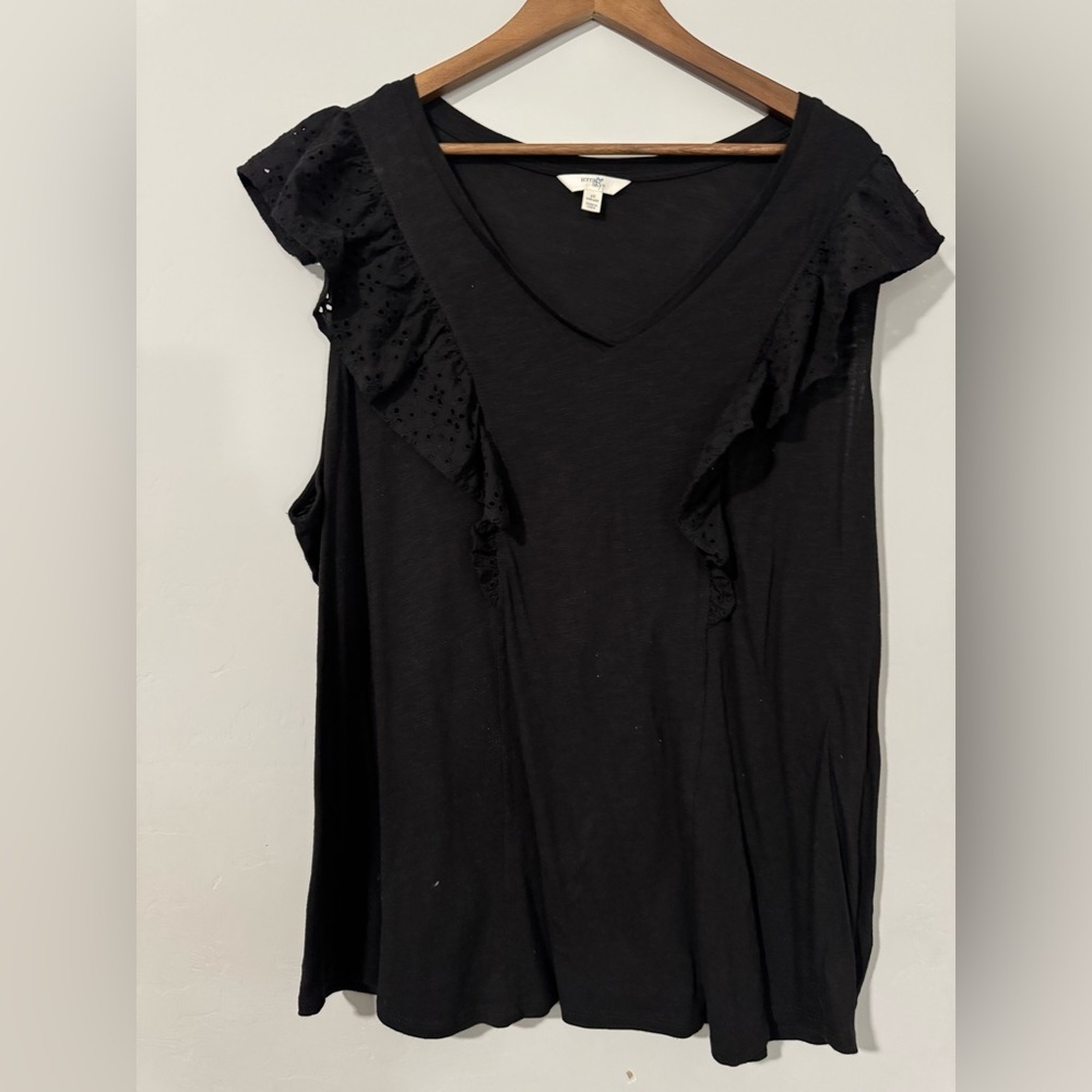 Terra & sky - Black ruffle Cap sleeves